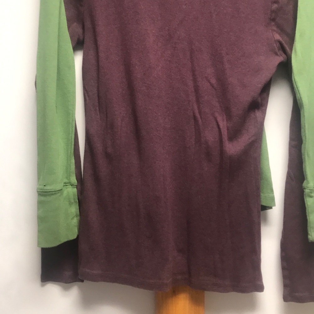 Women’s T shirts -2 small & medium size - Picture 3 of 13